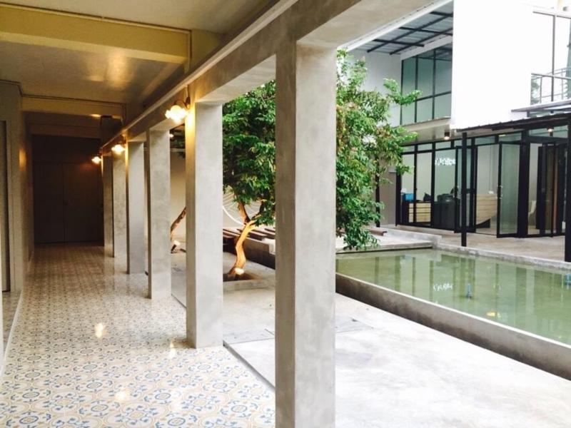 Hotel October Phuket Buitenkant foto