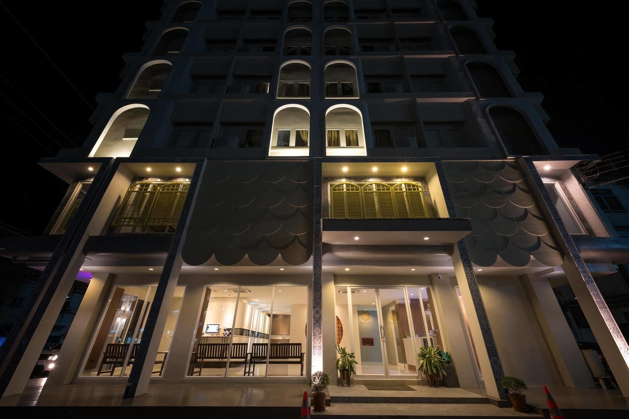 Hotel October Phuket Buitenkant foto